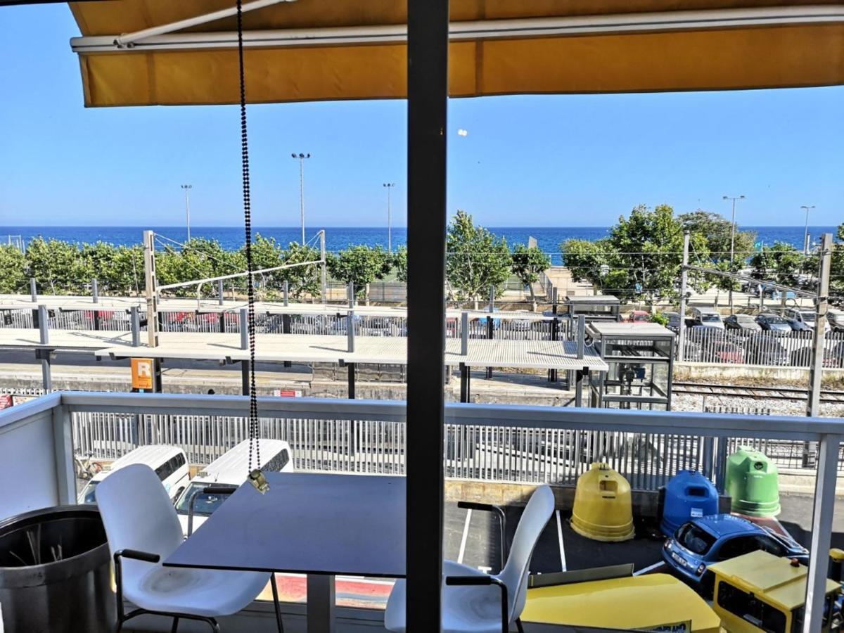 Luxury Apartment Accommodation, Next To Beach & Train Station Calella Eksteriør billede